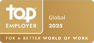 全球2025年度顶级雇主认证徽章，标语：共创更美好的职场世界