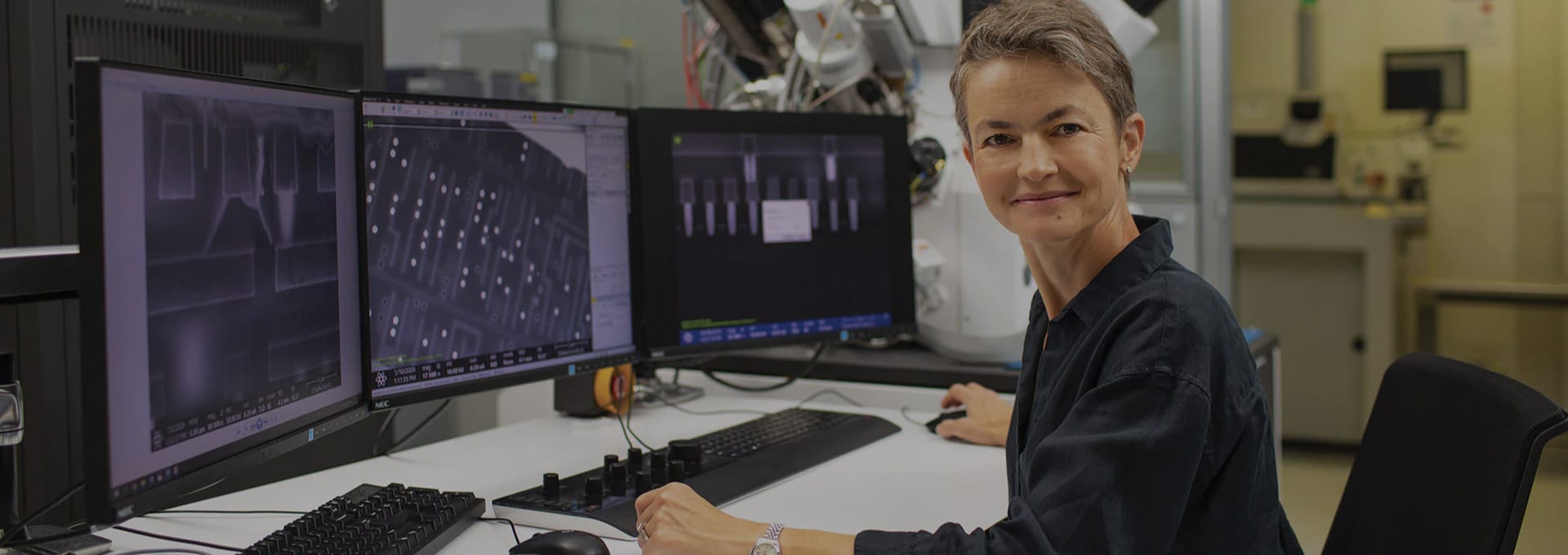 在办工作工作的女士