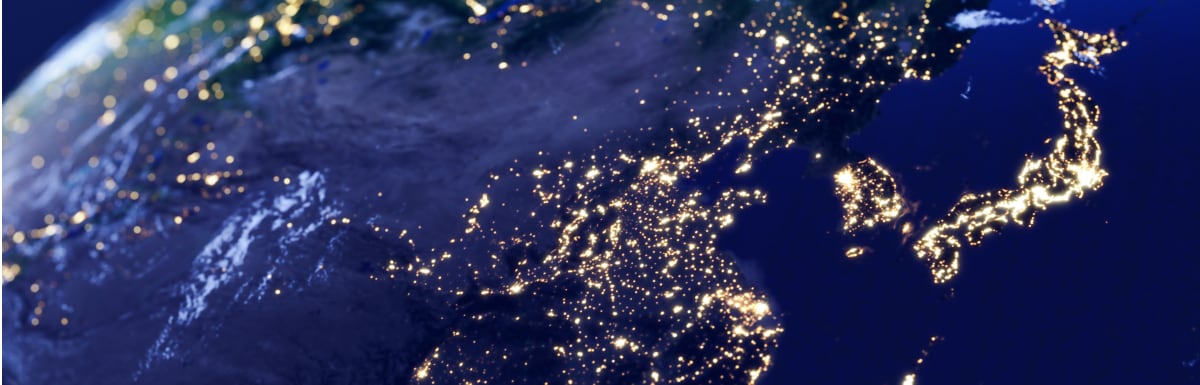 从太空的角度观看东亚的夜色