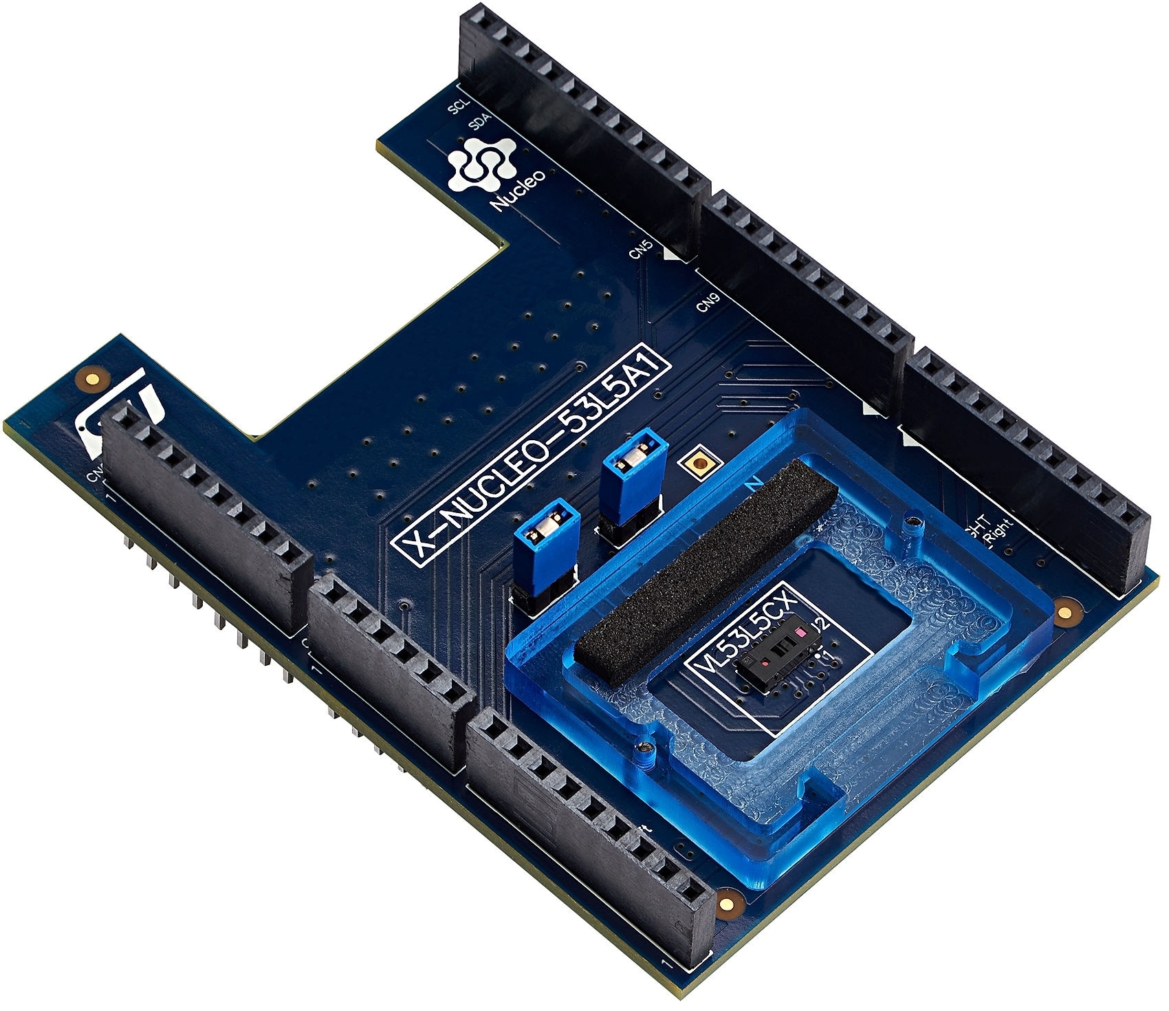 一块蓝色的微控制器开发板特写，装有传感器模块