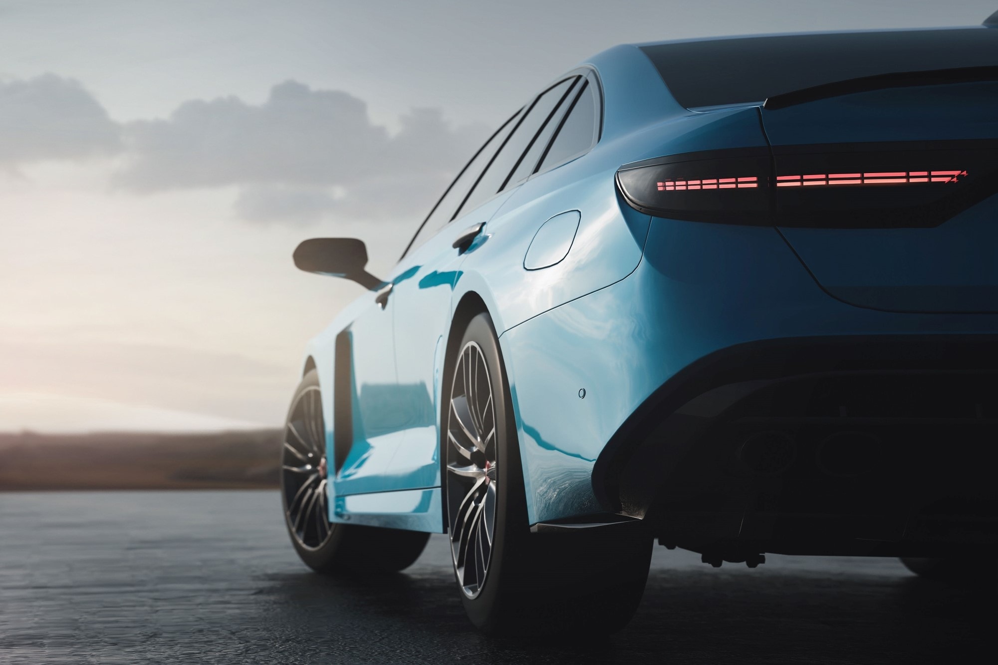 日落时停在开阔道路上的时尚蓝色跑车。